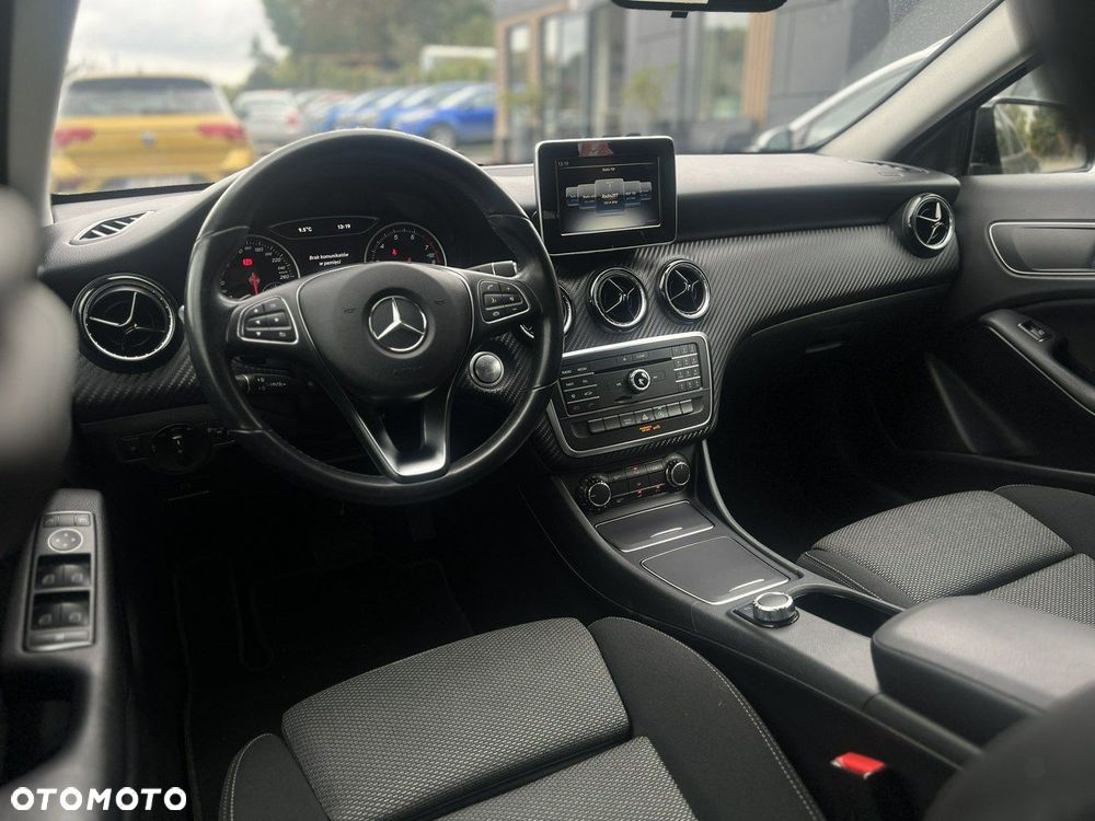 Mercedes-Benz GLA 180 7G-DCT - 8