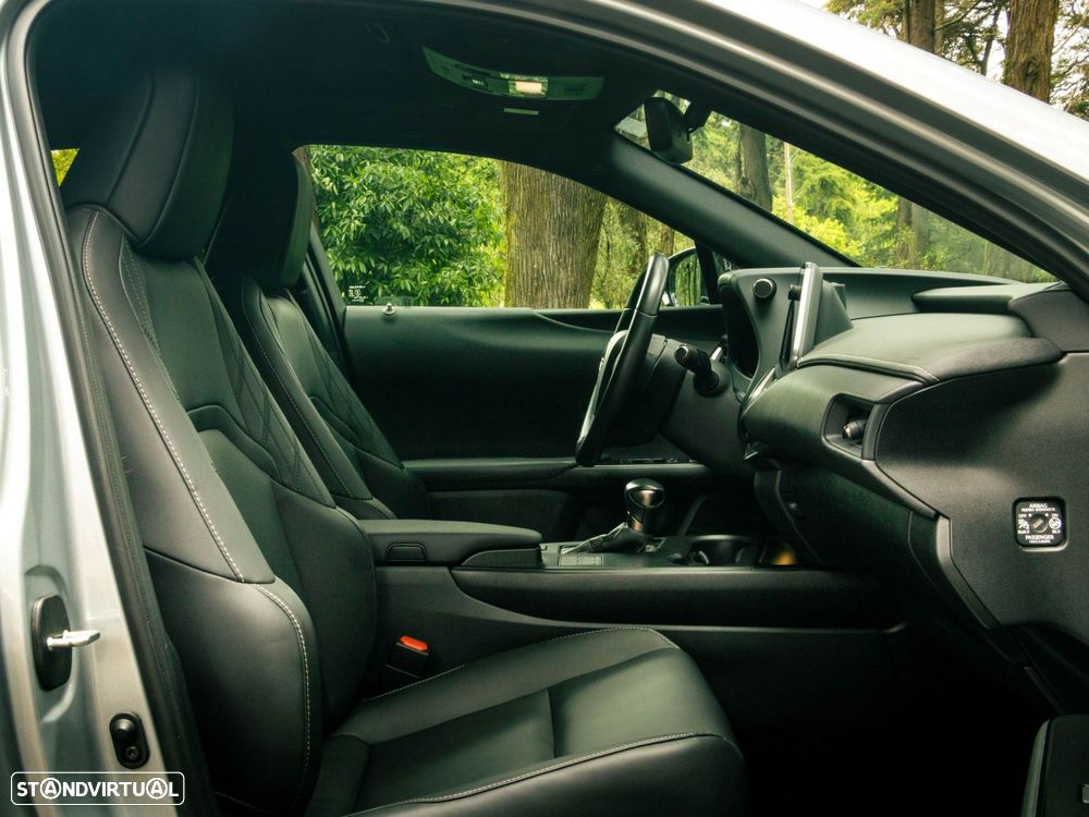 Lexus UX 250h Sport - 13