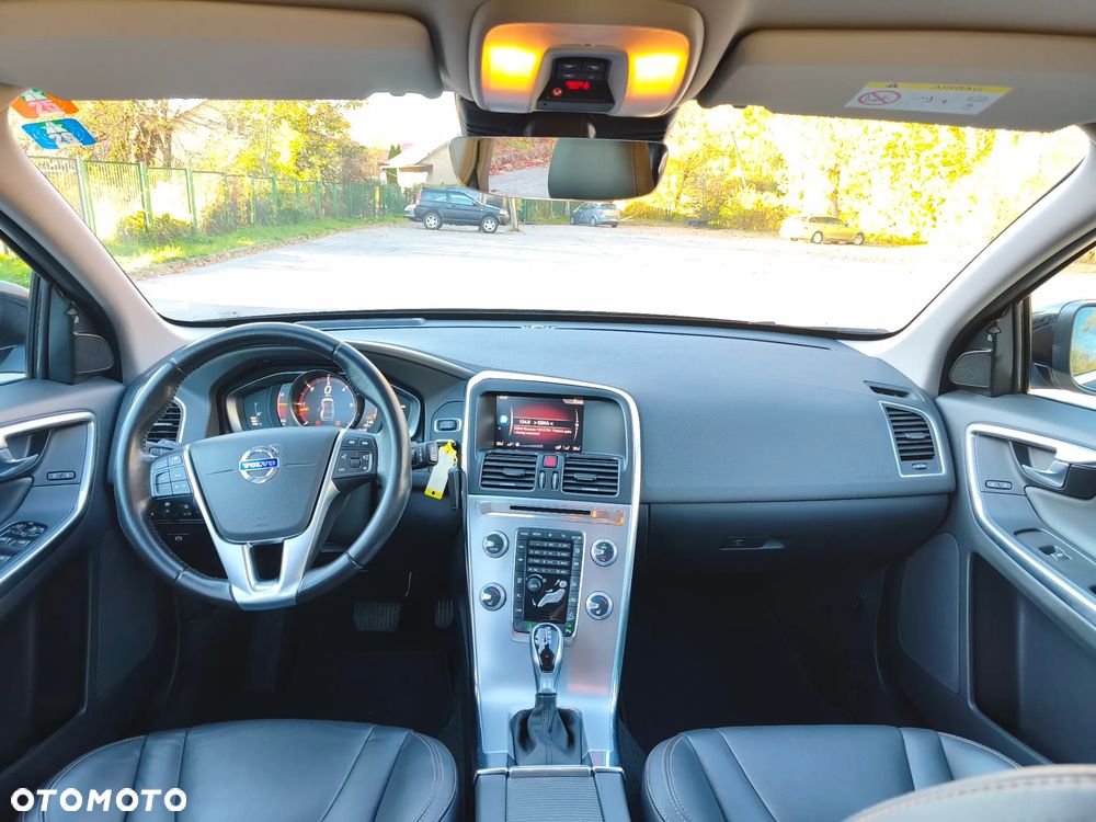 Volvo XC 60 D4 AWD Geartronic Momentum - 22