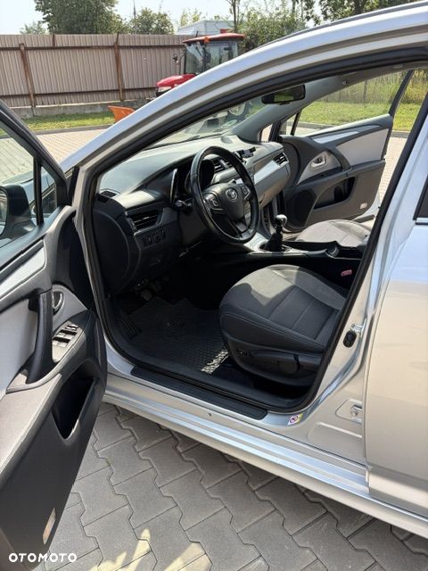 Toyota Avensis 2.0 D-4D Selection - 6