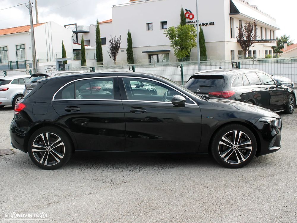 Mercedes-Benz A 250 e 8G-DCT Style - 4