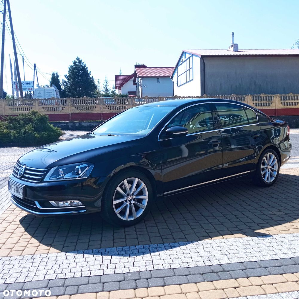 Volkswagen Passat - 1