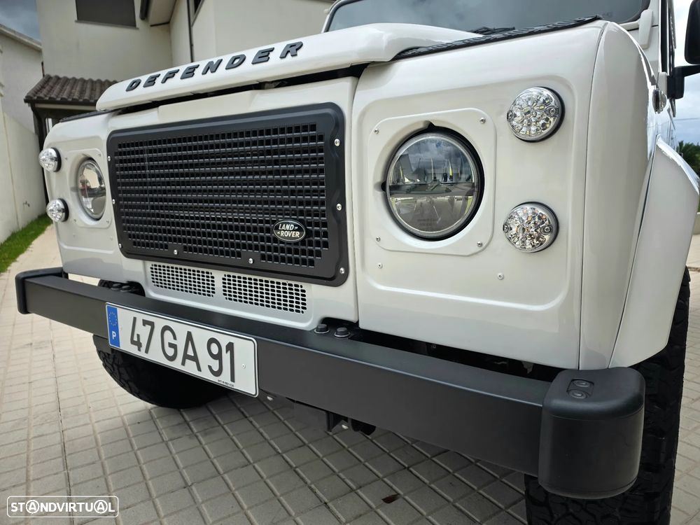 Land Rover Defender - 50