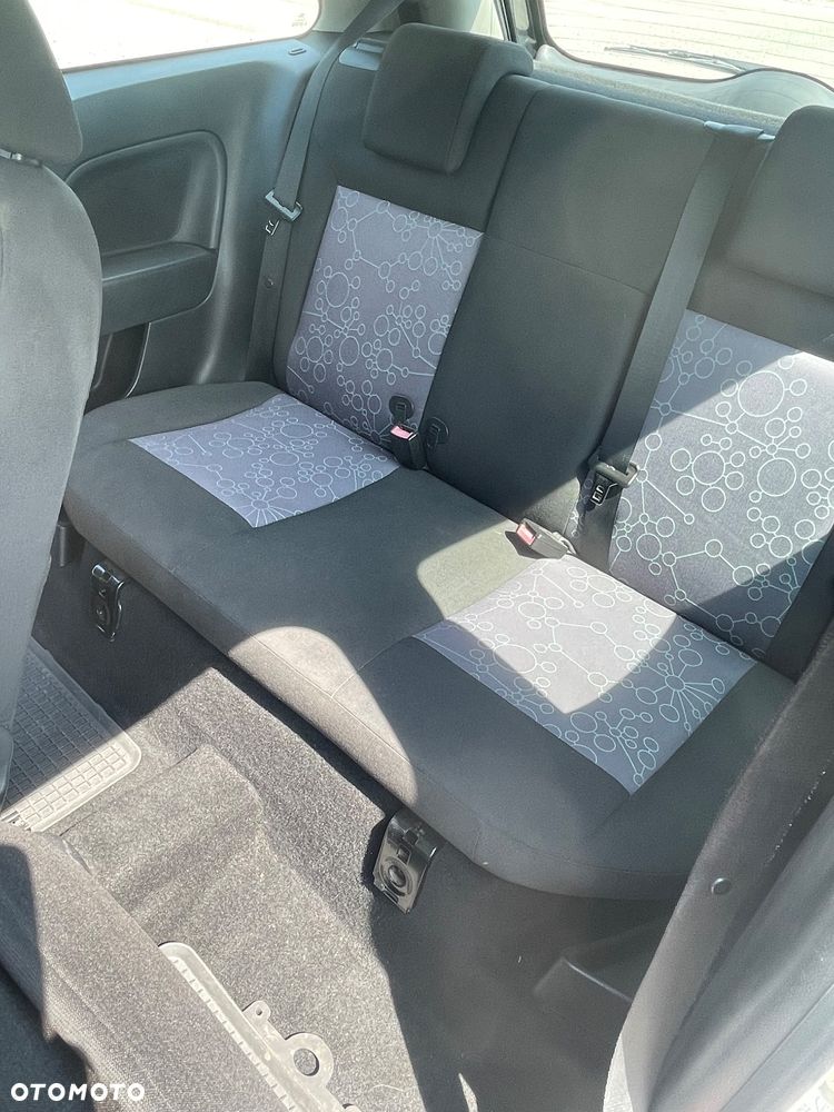 Ford Fiesta 1.3 Ambiente - 8