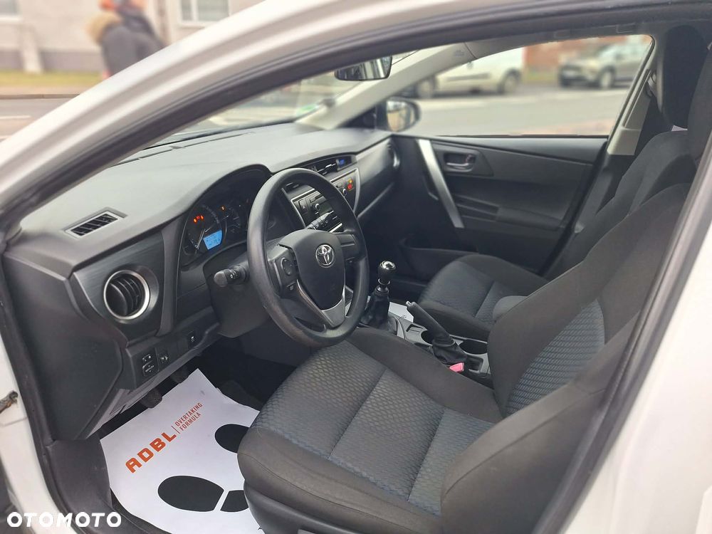 Toyota Auris 1.33 Dual-VVT-i - 14