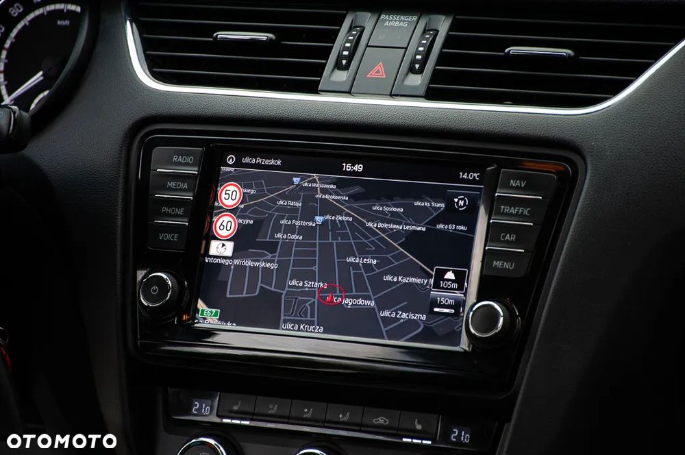 Skoda Octavia Combi 2.0 TDI DSG RS - 8
