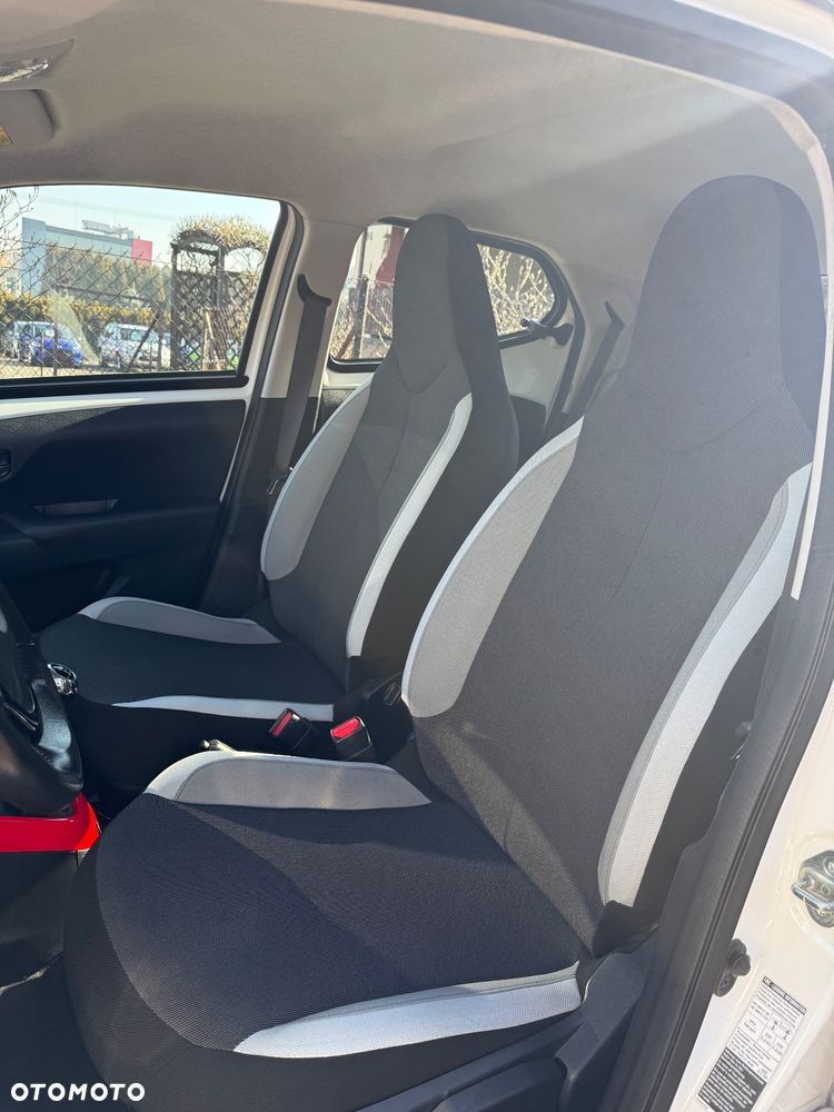 Toyota Aygo x-clusiv - 28