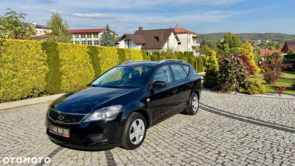 Kia Ceed - 33
