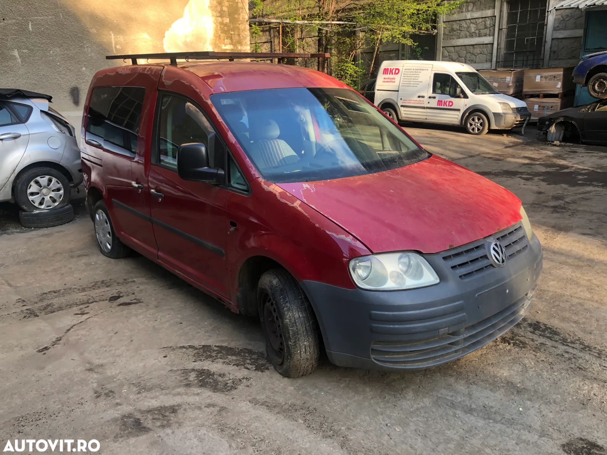 Dezmembrez VW Volkswagen Caddy rosu visiniu 2006 diesel - 1
