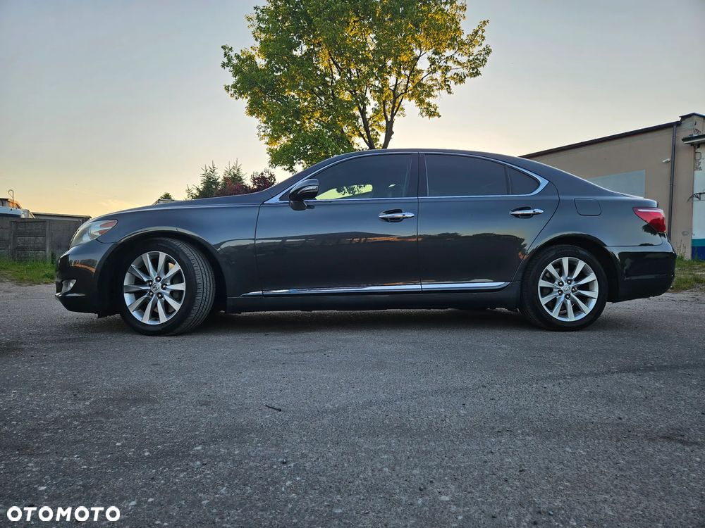 Lexus LS - 4