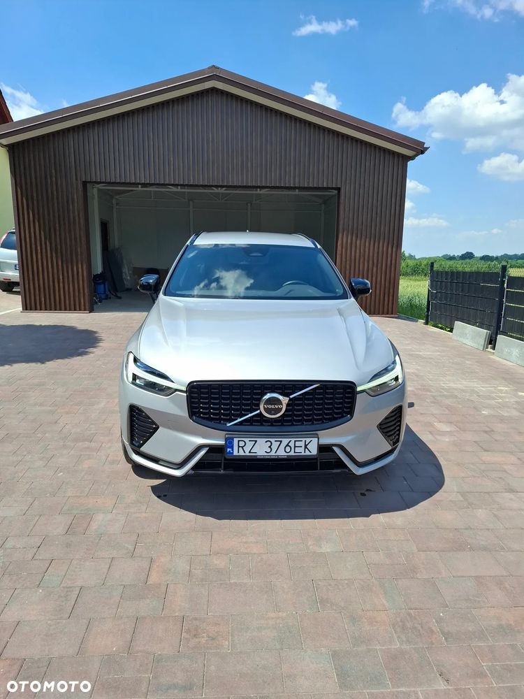 Volvo XC 60 B4 D AWD Plus Dark - 4