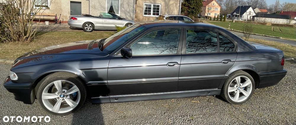BMW Seria 7 740i - 4
