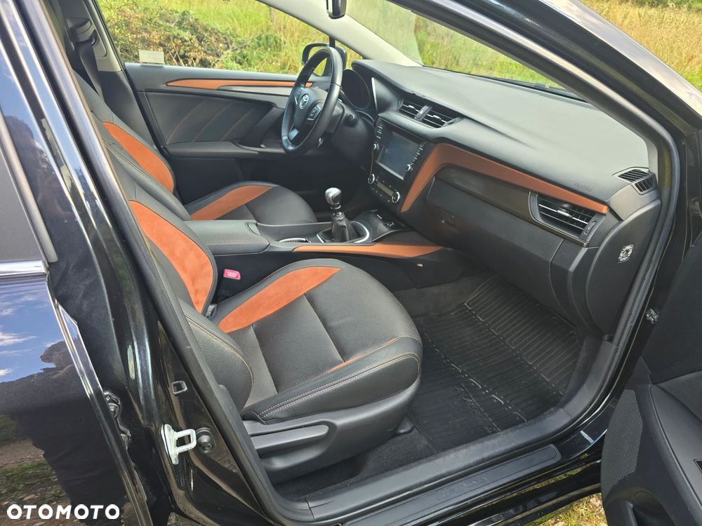 Toyota Avensis 1.8 Premium - 12