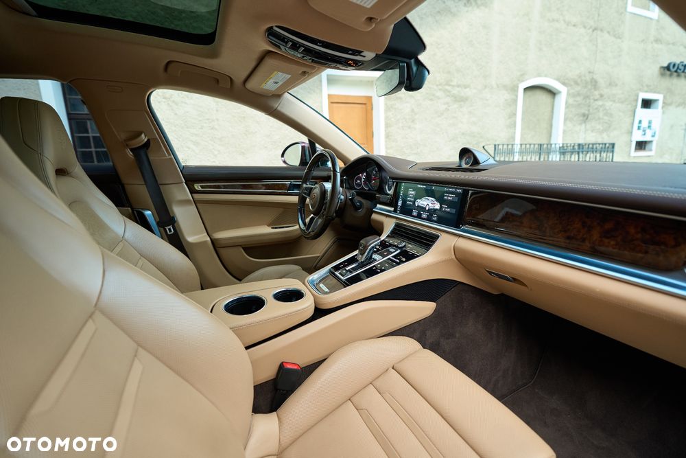 Porsche Panamera 4S - 35