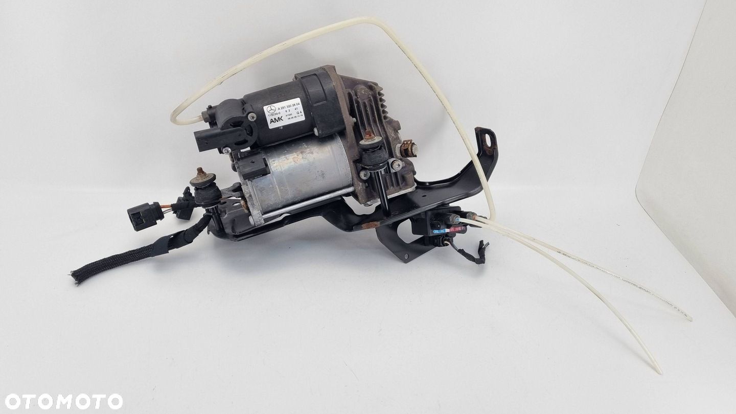 Mercedes-Benz W251 Kompresor zawieszenia tylnego pneumatycznego A2513202604 - 1