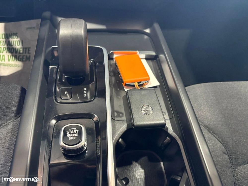 Volvo V60 2.0 B4 Momentum Geartronic - 28