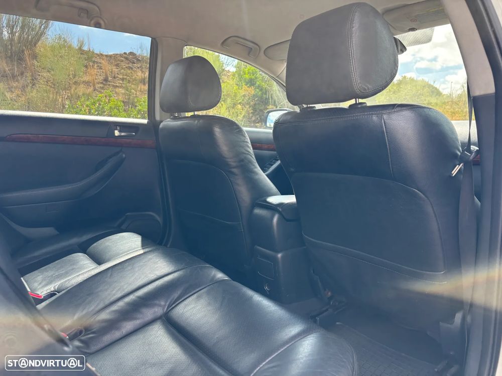 Toyota Avensis SW 2.0 D-4D - 24