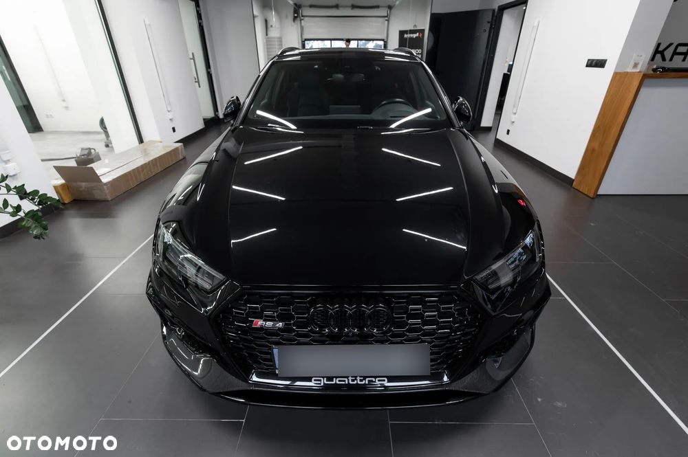 Audi RS4 Limousine - 4