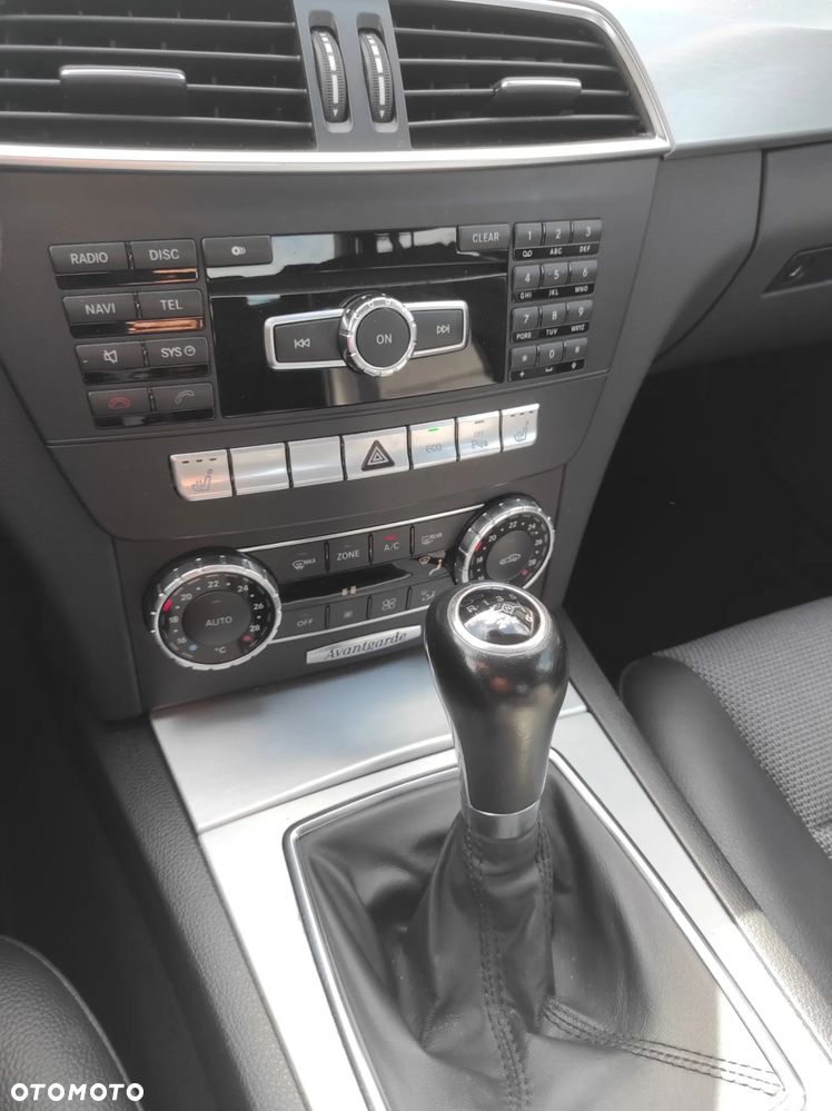 Mercedes-Benz Klasa C 180 CGI BlueEff Avantgarde - 9