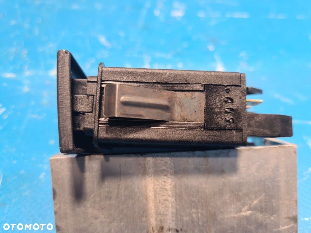 PRZEŁĄCZNIK OGRZEWANIA SZYBY VW GOLF IV - 4