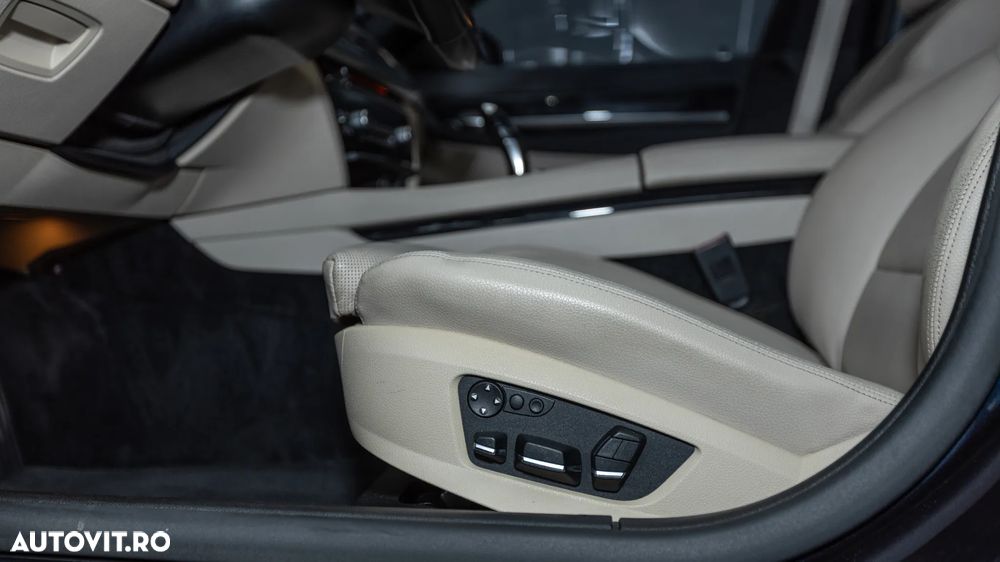 BMW Seria 7 750i xDrive - 14