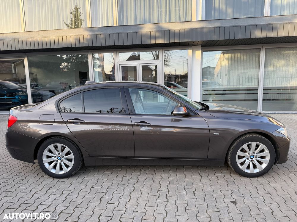 BMW Seria 3 320d Aut. Modern Line - 2