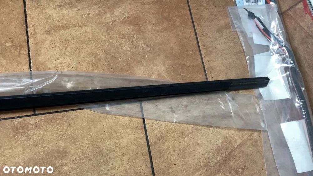 BMW F45 LISTWA ZGARNIAJĄCA PRAWY TYŁ 8498418 NOWA - 3