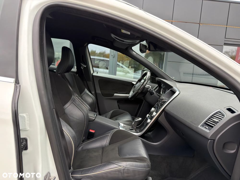 Volvo XC 60 D4 AWD R-Design - 30