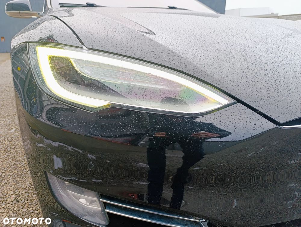 Tesla Model S - 11