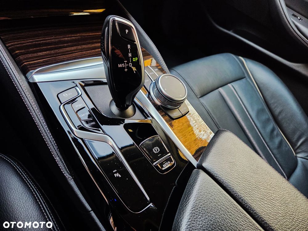 BMW Seria 5 520i Luxury Line sport - 40