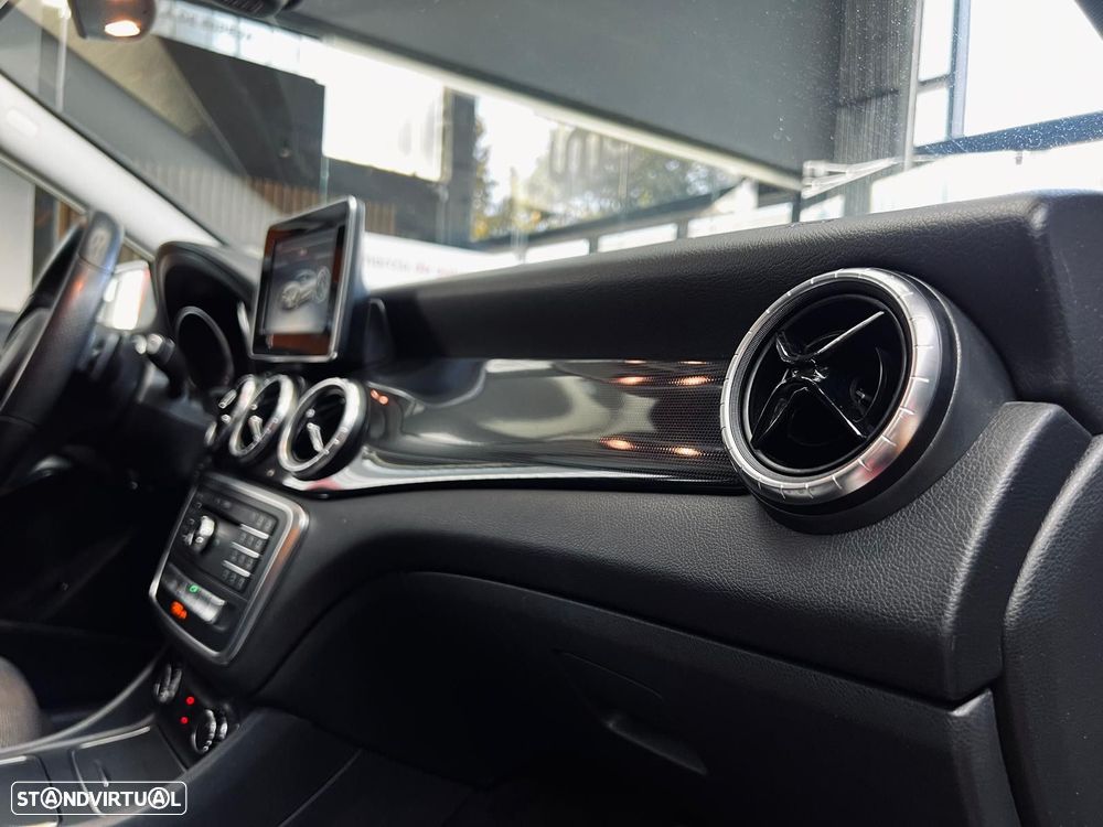 Mercedes-Benz CLA 180 d Shooting Brake Urban Aut. - 43