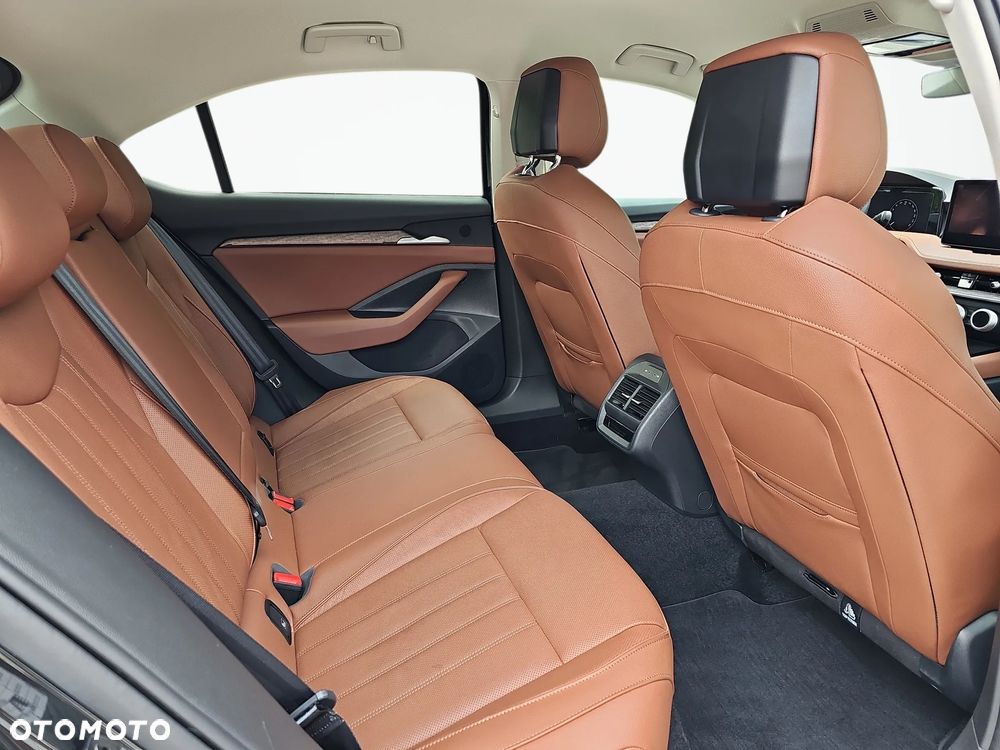 Skoda Superb 2.0 TDI SCR 4x4 Selection DSG - 11