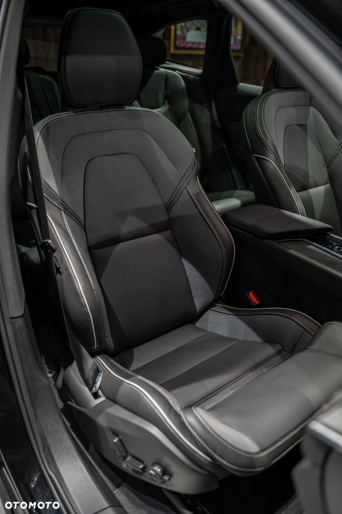Volvo XC 60 B5 B AWD Ultra Black Edition - 15
