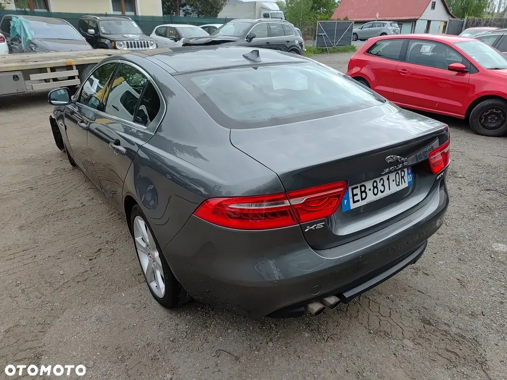 Jaguar XE 20d Prestige - 24
