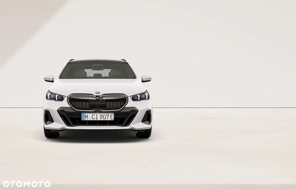 BMW Seria 5 550e xDrive PHEV M Sport - 2