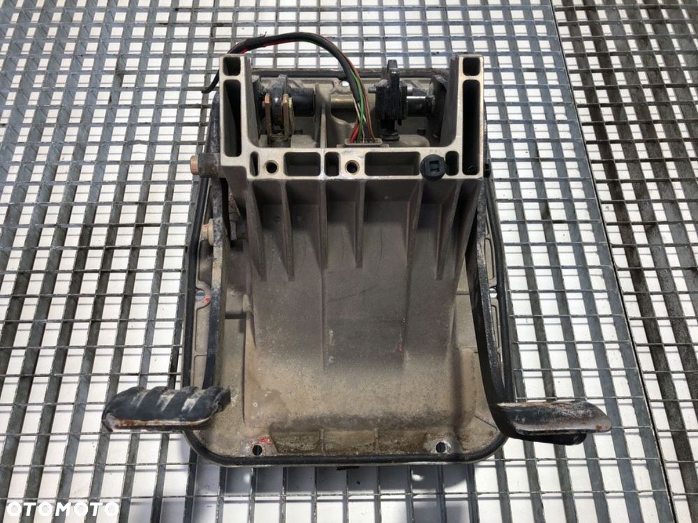 PEDAŁY  IVECO STRALIS I 2002 - 2022 AS 260S48 353 kW [480 KM] 6x2/4 2002 41211429 - 1