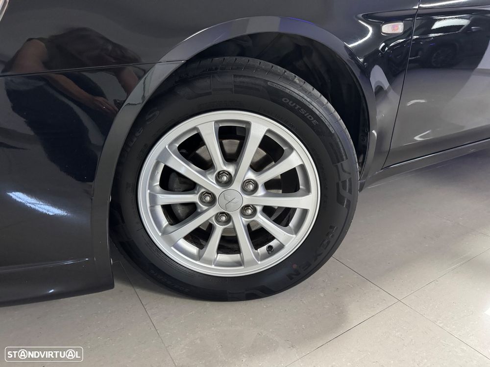 Mitsubishi Lancer Sportback 1.6 Invite Black Edition ClearTec - 26