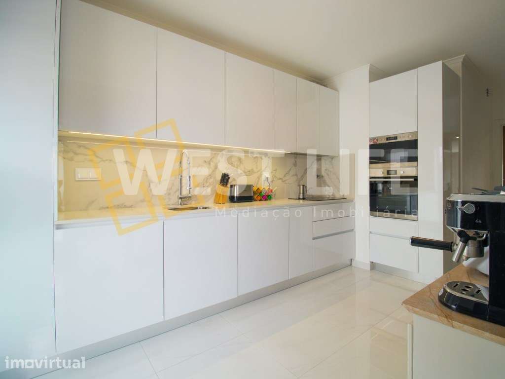 Apartamento Duplex T4 + closet com 2 suítes - características ÚNICA... - Grande imagem: 4/28