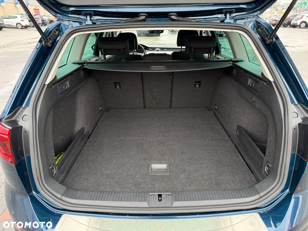 Volkswagen Passat 2.0 TDI DSG (BlueMotion Technology) Comfortline - 18