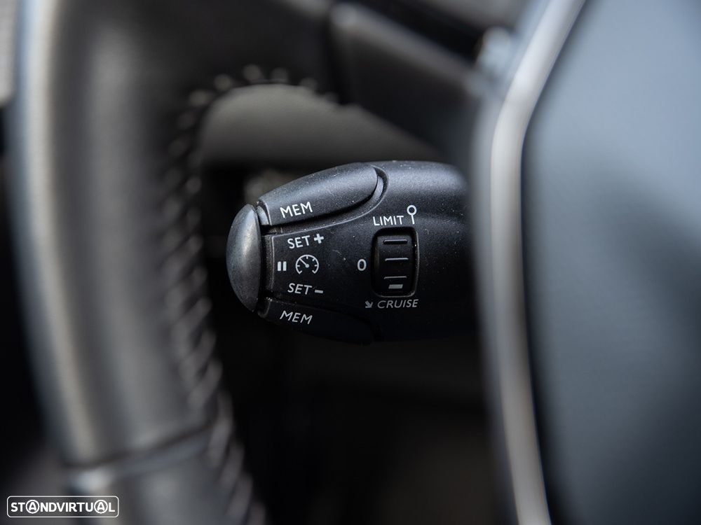 Peugeot 208 PureTech 100 Business - 18