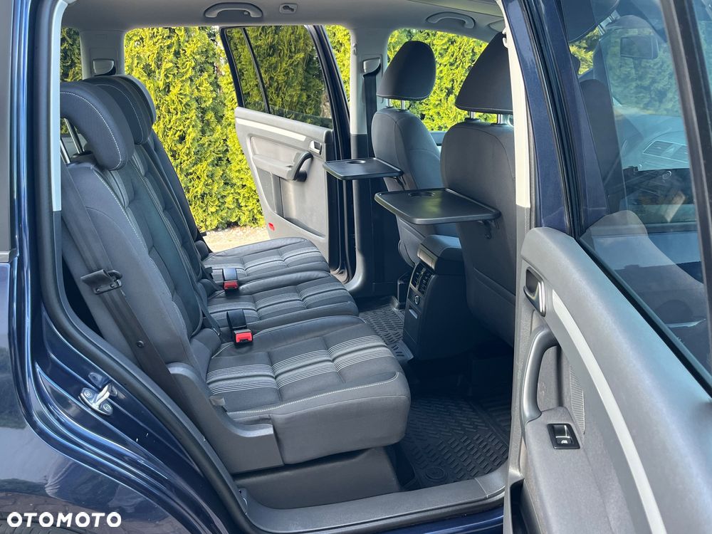 Volkswagen Touran - 27