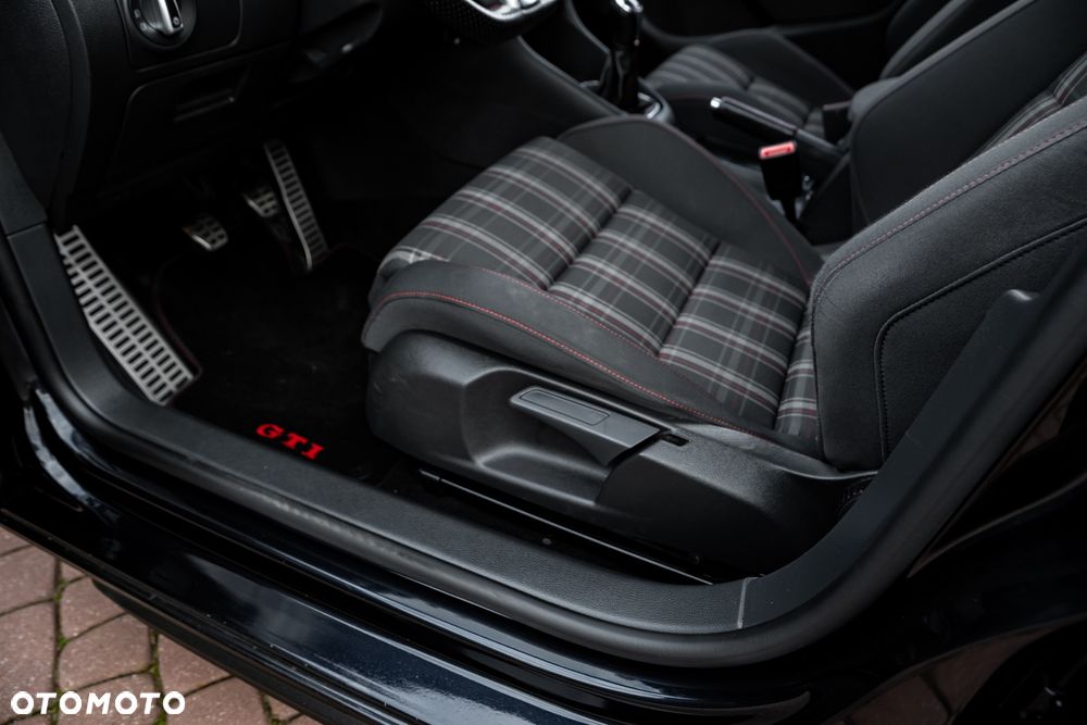 Volkswagen Golf 2.0 GTI - 19
