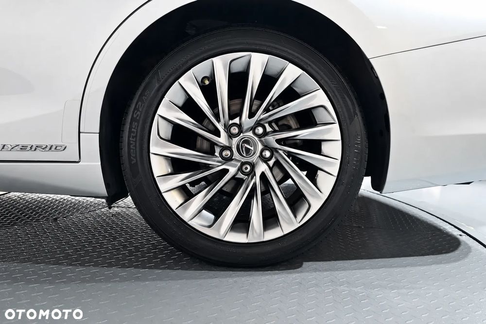 Lexus ES 300h Omotenashi - 12