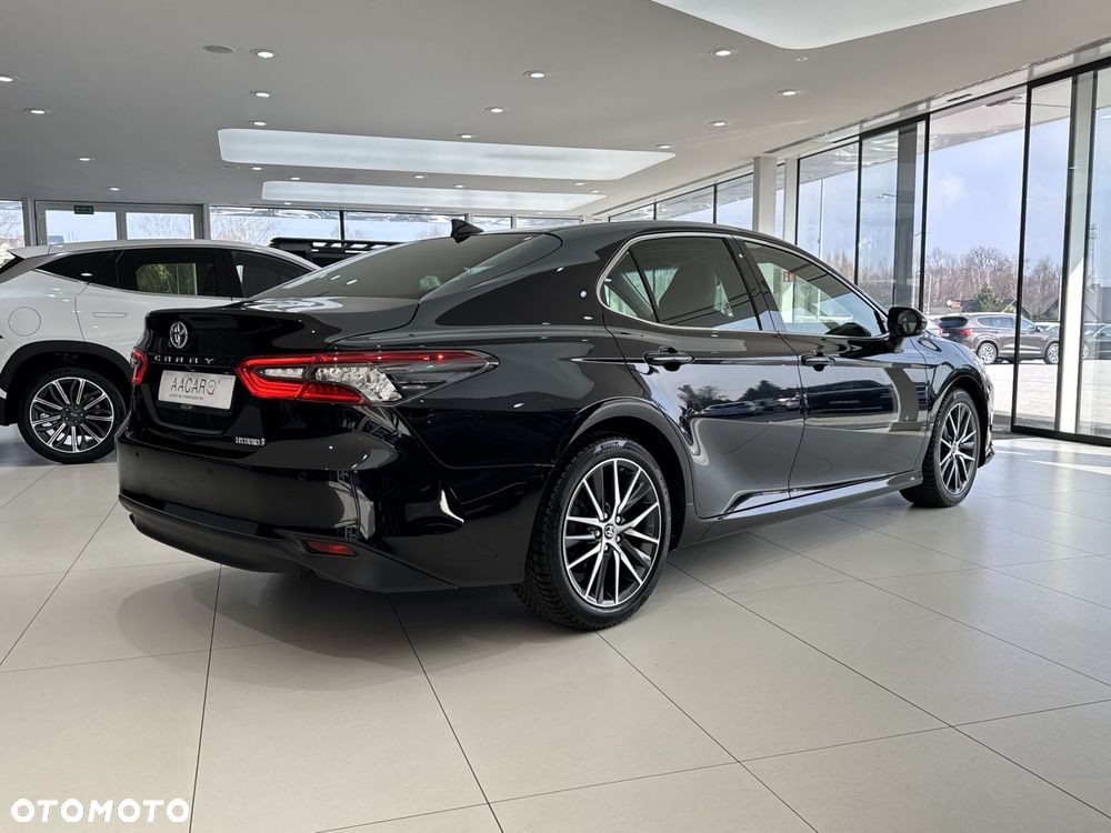 Toyota Camry - 5