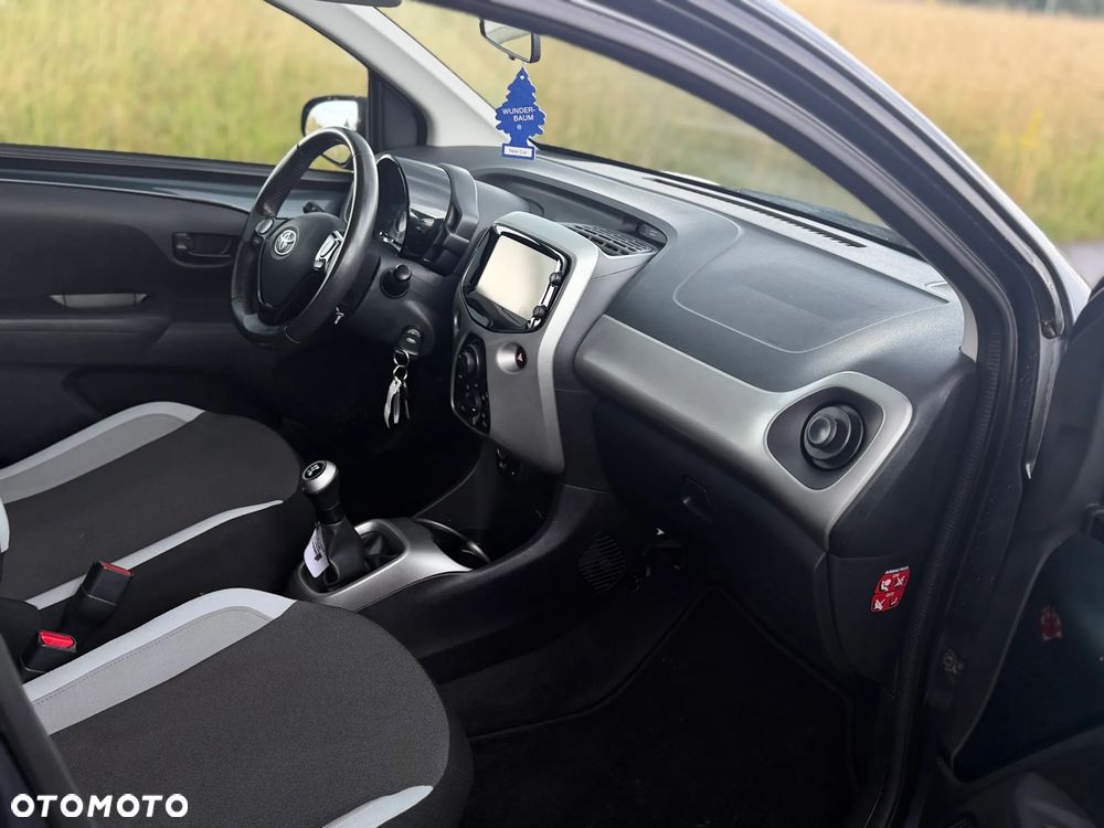 Toyota Aygo x-clusiv - 5