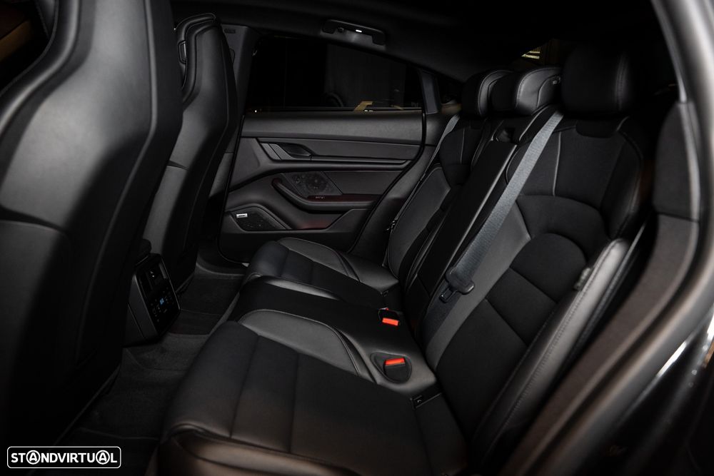 Porsche Taycan 4S - 31