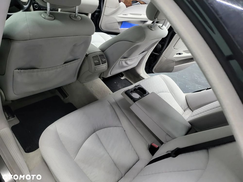 Mercedes-Benz Klasa E 200 Kompressor Classic Sport Edition - 9