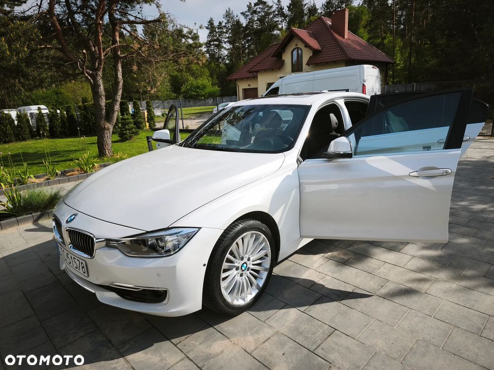 BMW Seria 3 328i Luxury Line - 17