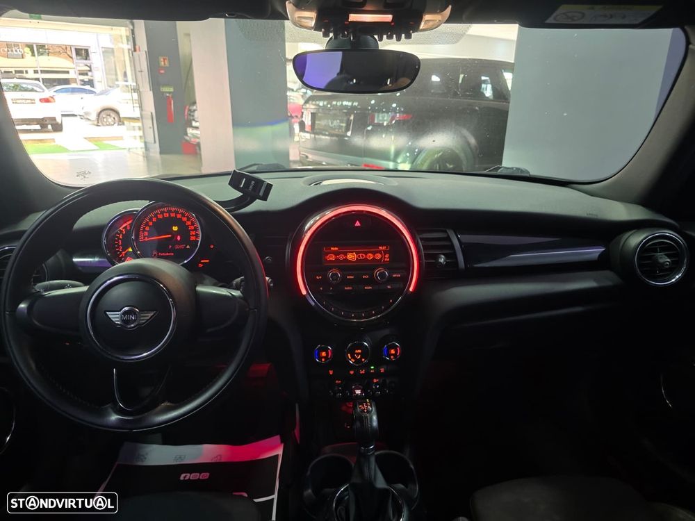 MINI 5 Portas Cooper D Auto - 5