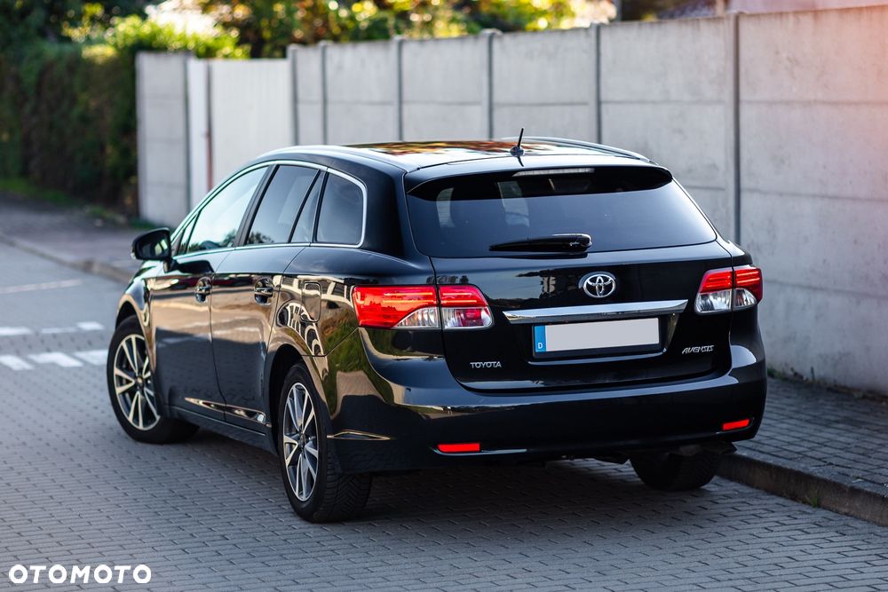 Toyota Avensis 2.2 D-4D Executive - 9